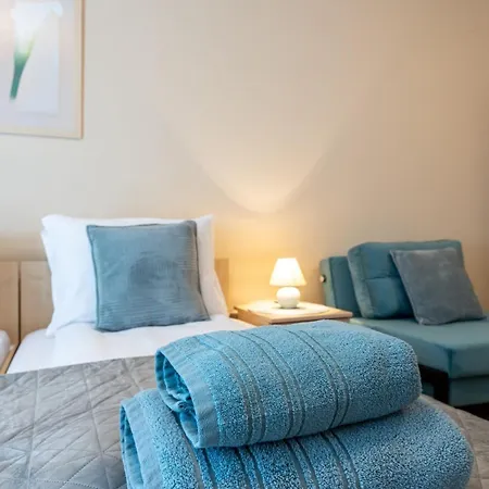 Aspen With An Oudoor Sauna And Hot Tub By Si